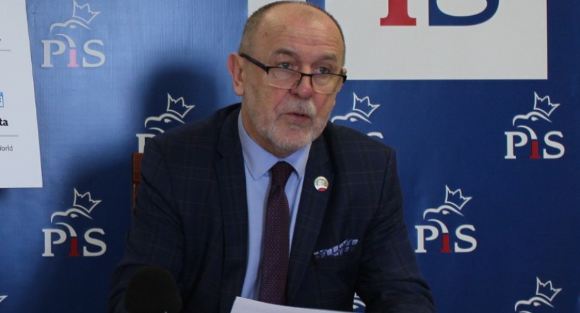 Rząd będzie zachęcał Polaków do jedzenia robaków?