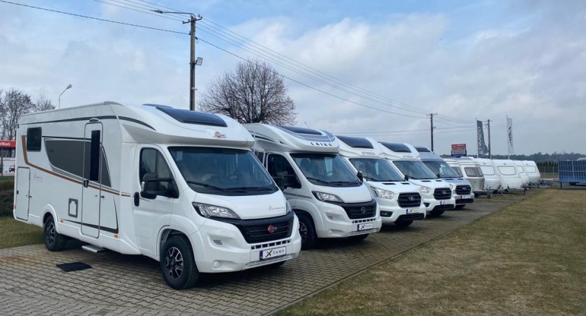 Korzystaj za darmo z kampera od XCamp – czyli niezależność energetyczna podczas podróży!