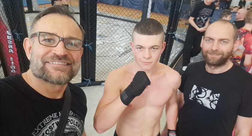 Igor Dusza na podium w Pucharze Polski w MMA