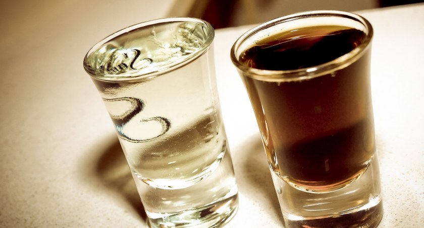 Zasnął za kierownicą na poboczu drogi. 20-latek był kompletnie pijany