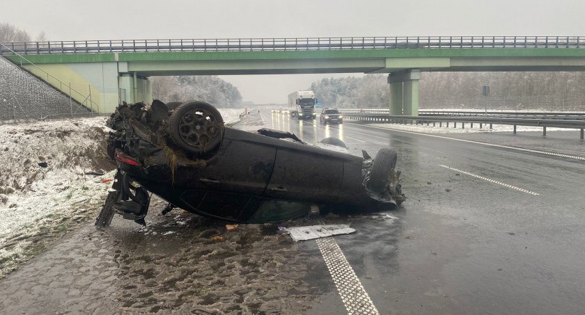 Kaliscy strażacy pomogli ofiarom wypadku na autostradzie A2