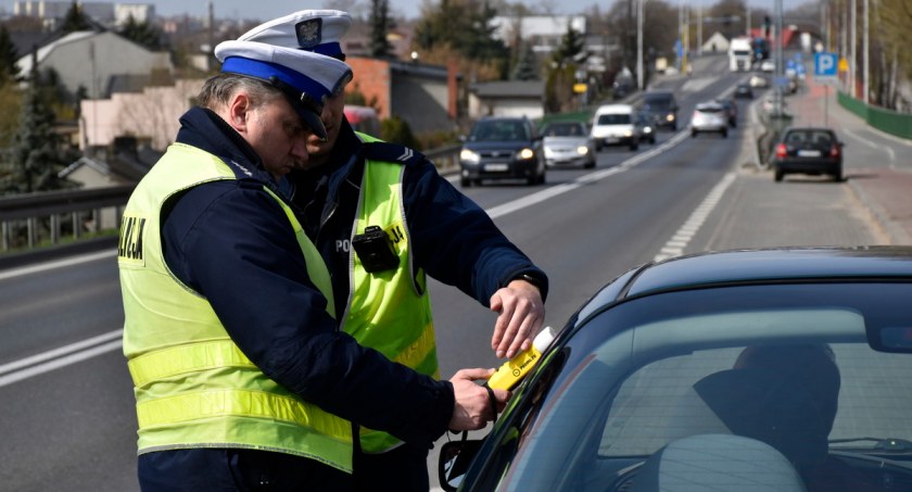 Wypadki, kolizje, pijani kierowcy. Kaliska policja podsumowała świąteczny weekend