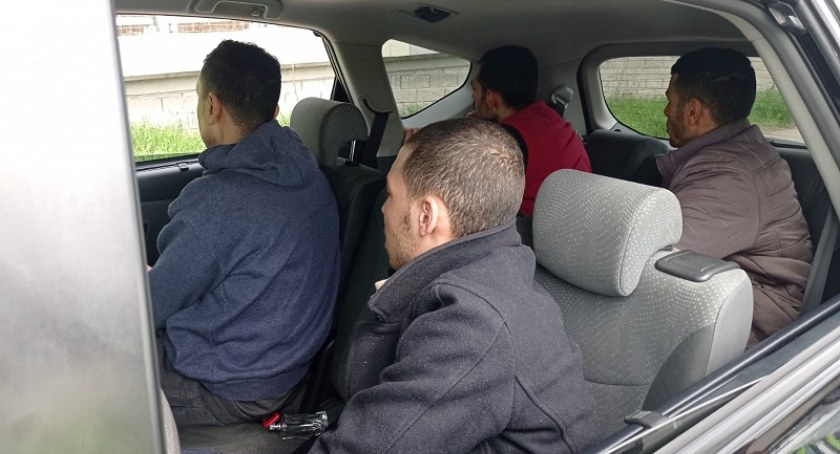 Kaliscy pogranicznicy zatrzymali nielegalnych migrantów. Egipcjan i Syryjczyków wieźli Ukraińcy