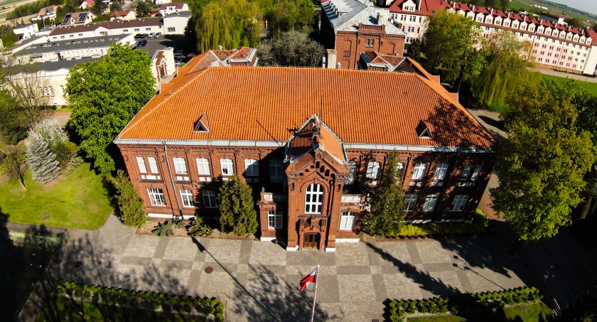 Uczelnia, która płaci studentom za naukę!
