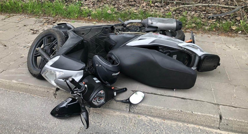 77-letni motocyklista poszkodowany w zderzeniu z busem na ul. Częstochowskiej
