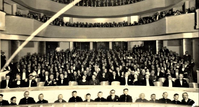 Teatralia (II)