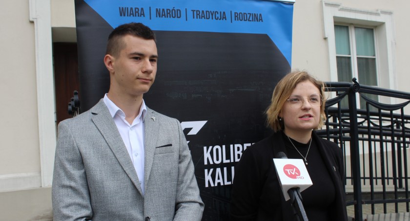 Chcą usunięcia symboli komunistycznych