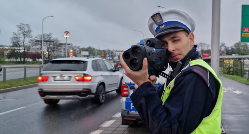 Policja zatrzymała jej prawo jazdy, 25-latka i tak wsiadła za kółko. Na odzyskania uprawnień poczeka pół roku