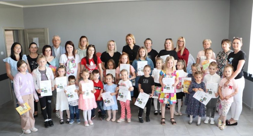 Mali czytelnicy i artyści z gminy Blizanów - nagrodzeni