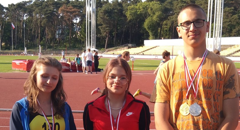 Lekkoatleci UKS-12 Kalisz z medalami i rekordami