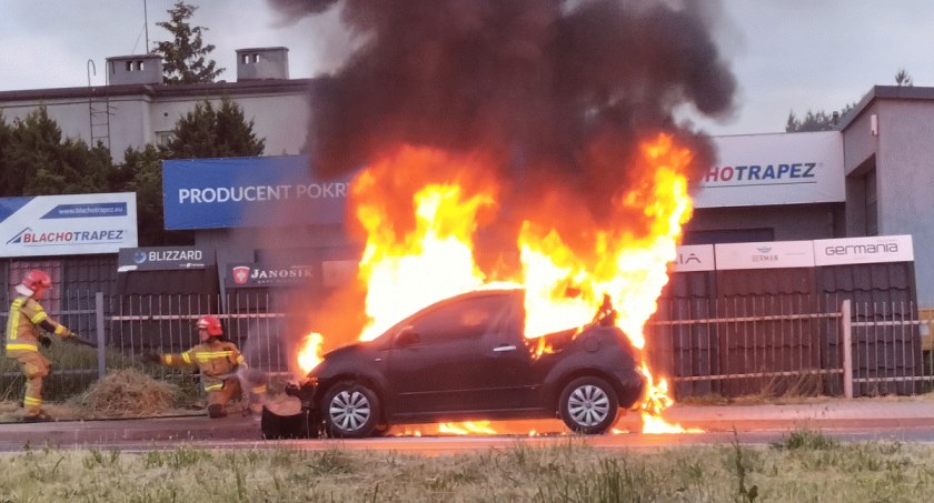 Citroen płonął niczym pochodnia