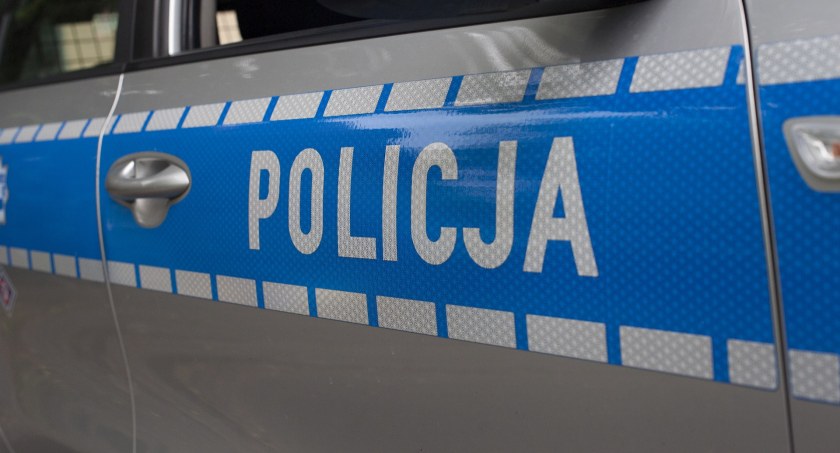 Uszkodził zaparkowany samochód i odjechał. Policja szuka świadków zdarzenia na ul. Asnyka