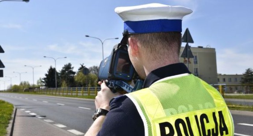 Pędził BMW w obszarze zabudowanym. 30-letni kierowca stracił prawo jazdy