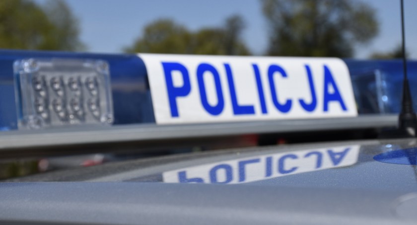Policja szuka świadków kolizji na al. Wolności 