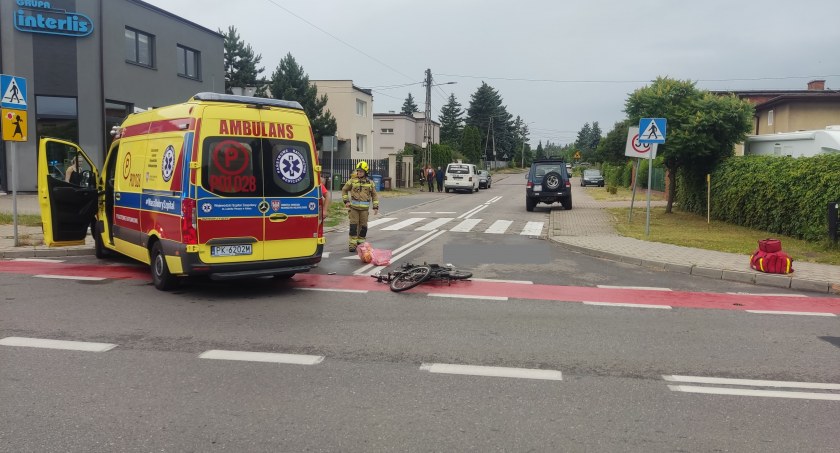 Potrącenie rowerzysty na ul. Polnej. Poszkodowany w poważnym stanie
