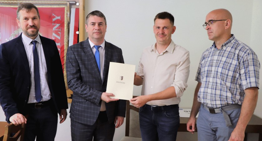 Rewitalizacja zabytkowego parku oraz centrum rynku miejskiego w Opatówku 