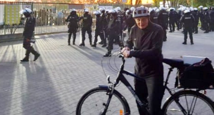 Błyskawiczna kradzież roweru w centrum miasta i na głównej ulicy