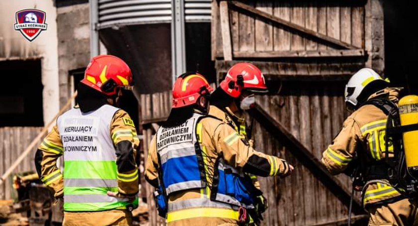 Pożar budynku gospodarczego w Koźlątkowie. W akcji 65 strażaków