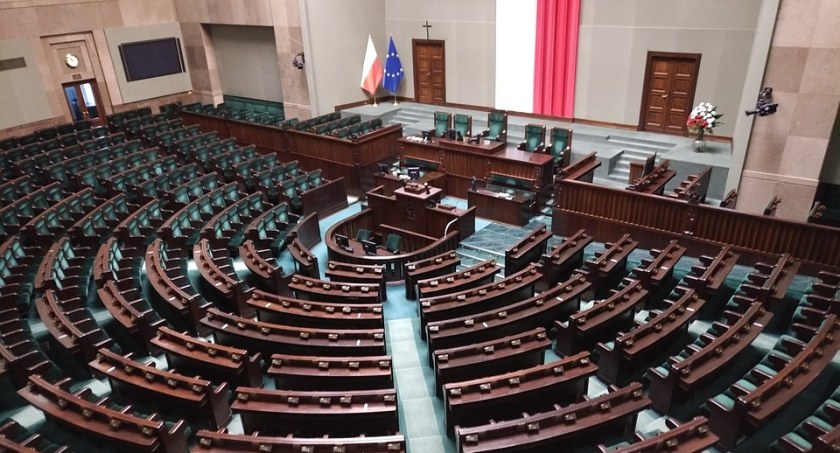 Przedwyborcze sondaże: Kto w sejmie?