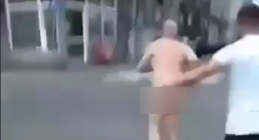 Nagi mężczyzna na ul. Ciasnej. Gwałtowna reakcja świadków
