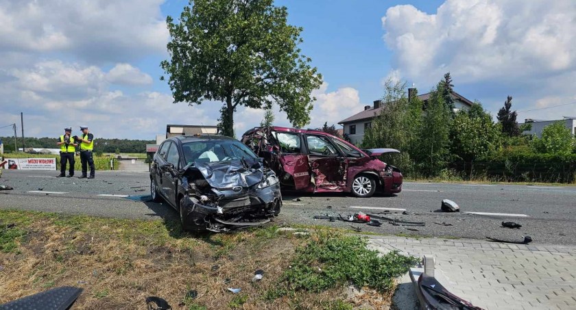 Poważny wypadek w Opatówku. Kilka osób rannych 