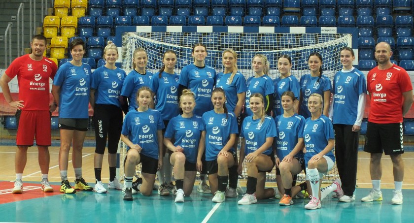 Szczypiornistki czekają na sparingi