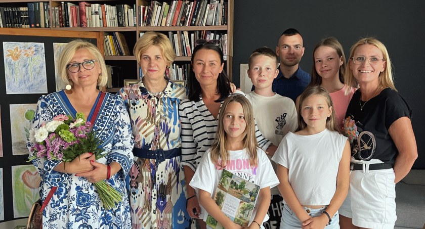 Malować każdy może – czyli powarsztatowa wystawa prac malarskich w Żelazkowie