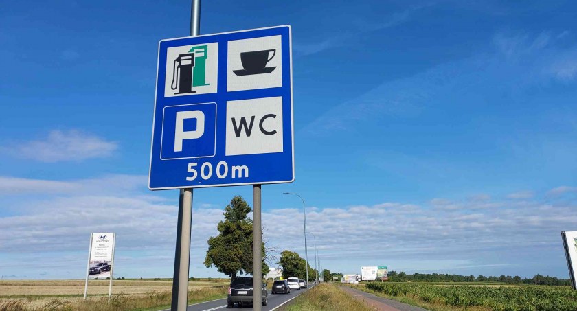 Dlaczego znaki informują o stacji „widmo”?