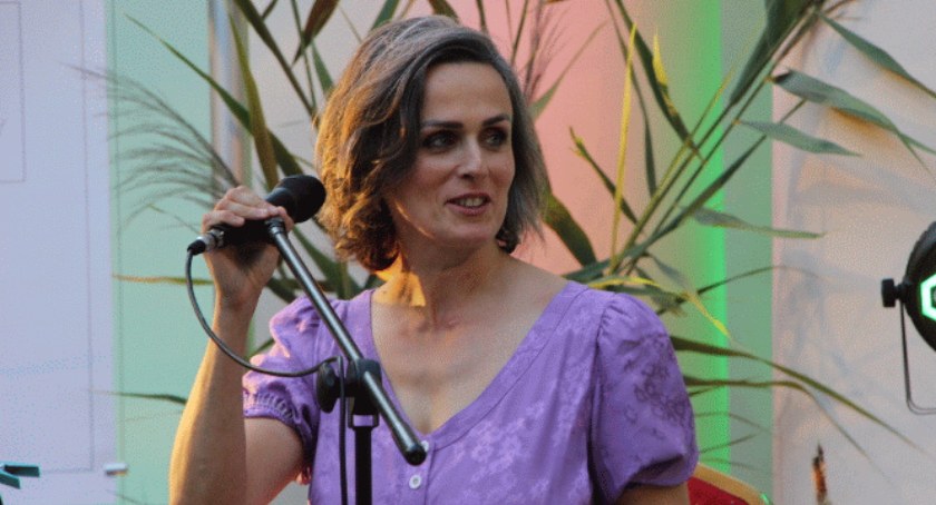 Poezja zagościła w koźmineckim parku – Natalia Niemen i Michał Zator