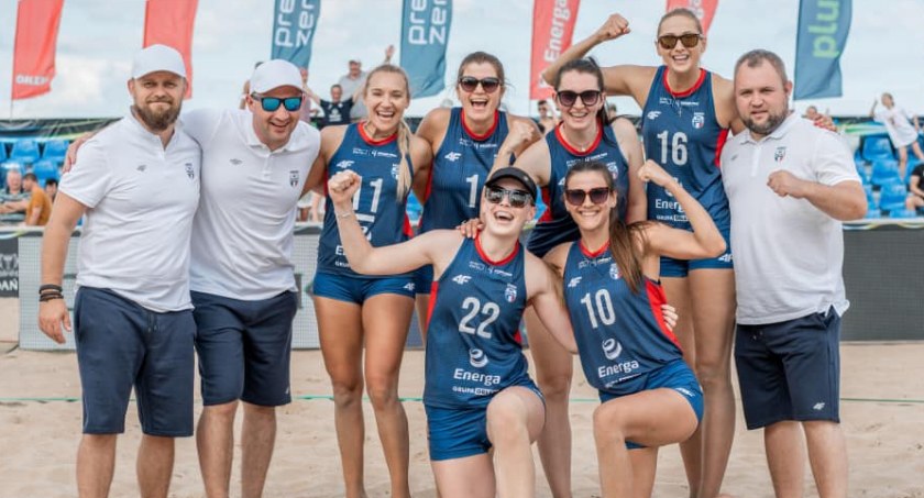 Kaliskie siatkarki na plaży w Gdańsku