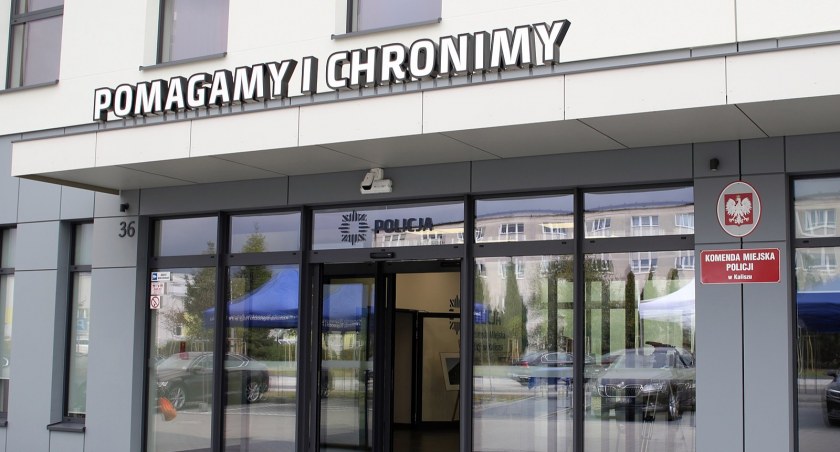 Kolizja bmw i mazdy na Szlaku Bursztynowym. Rozbieżne wersje uczestników, policja szuka świadków