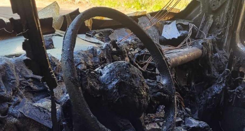 Pożar trzech samochodów przy ul. Serbinowskiej. Wszystko wskazuje na podpalenie