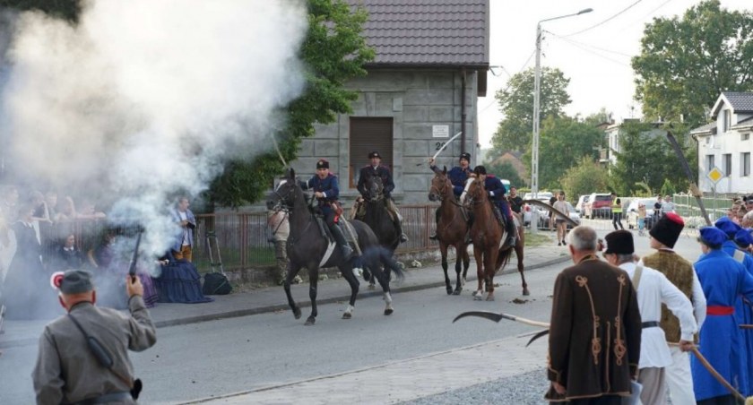 W Kosmowie powiało historią - inscenizacja nawiązująca do wydarzeń z Powstania Styczniowego