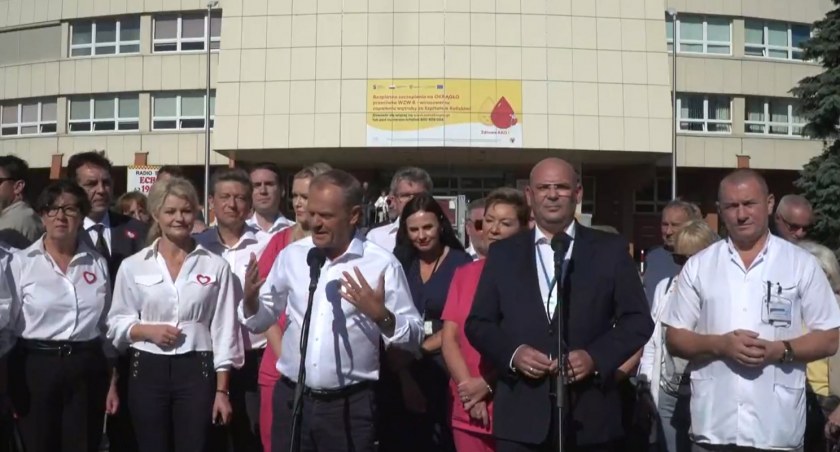 Tuskobus w Kaliszu - padły ostre słowa pod adresem władz