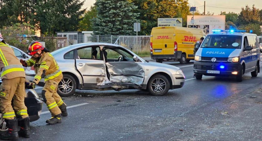 Poranna kolizja na ul. Częstochowskiej. Zderzyły się trzy samochody