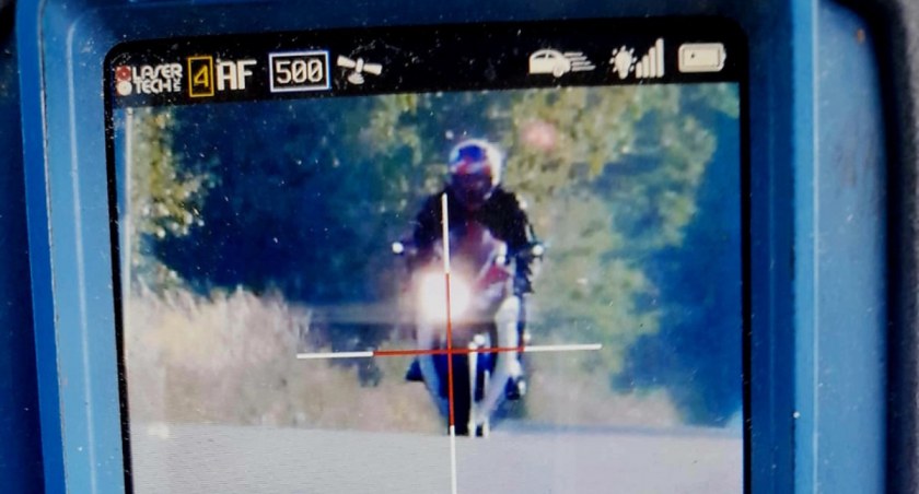 Pędził motocyklem z zawrotną prędkością! Namierzyli go policjanci z grupy SPEED