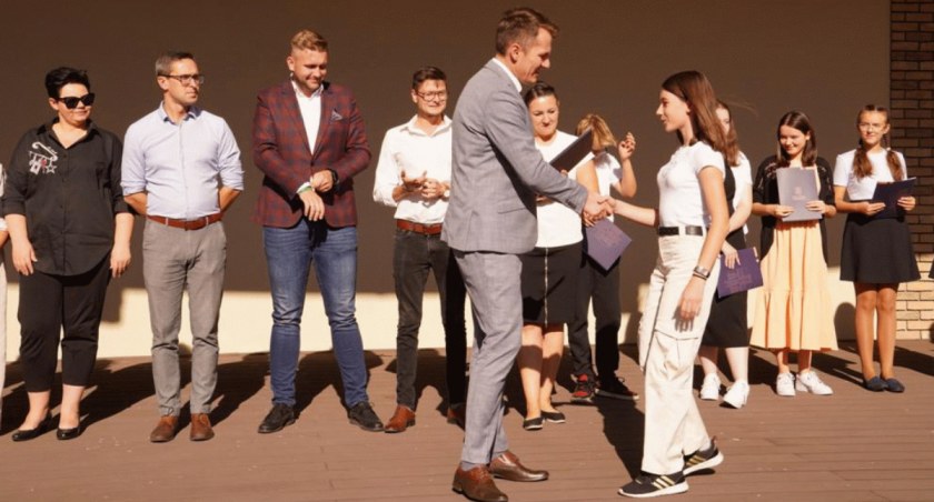Uroczyste wręczenie stypendiów Burmistrza Stawiszyna 