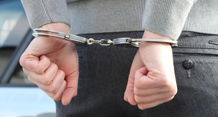 Swoje ofiary atakował i okradał. Kaliska policja zatrzymała sprawcę rozbojów