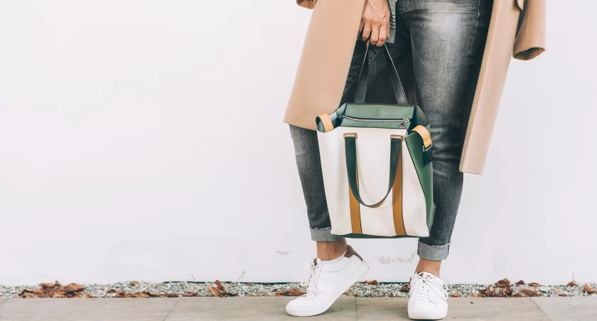 Ciekawe stylizacje na jesień – jak skomponować modny i wygodny zestaw?