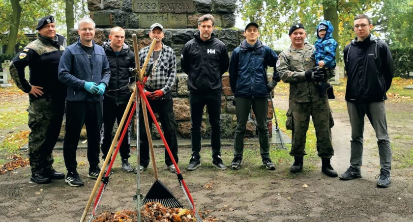 Sprzątali Cmentarz Wojskowy na kaliskim Majkowie