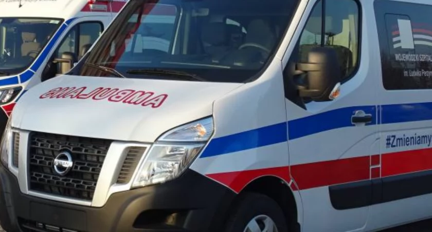 Karetka na sygnale a taksówkarz  na podwójnym gazie