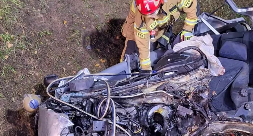 Tragedia o poranku. 24-letni kierowca skody zginął w zderzeniu z ciężarówką