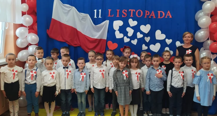Do hymnu. Także w kaliskich przedszkolach