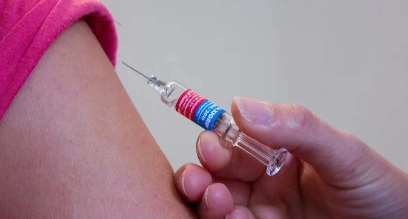 Preparaty przeciw  Covid`19  to broń  biologiczna – twierdzi syn założyciela  Światowego Forum  Ekonomicznego
