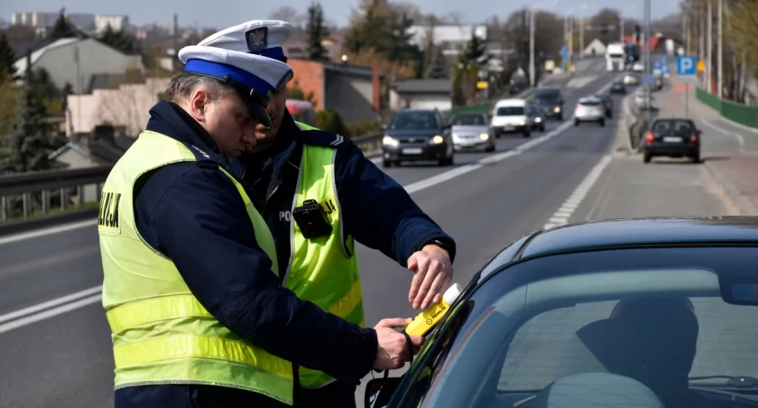 Kompletnie pijany kaliszanin zatrzymany za kierownicą mercedesa