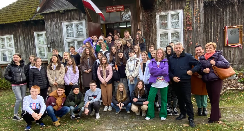 Stara szkoła w Pieczyskach znowu powitała uczniów