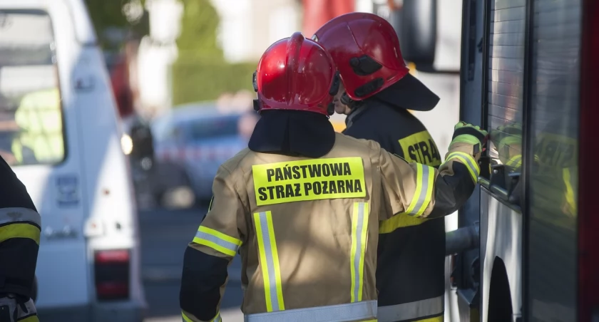 Akcja służb ratunkowych w „Asnyku” i ewakuacja szkoły. Rozpylono drażniącą substancję