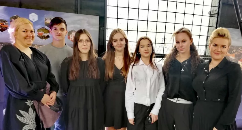 Kaliska młodzież daje o sobie dobre świadectwo. 14 i 15-latkowie pomogli kobiecie