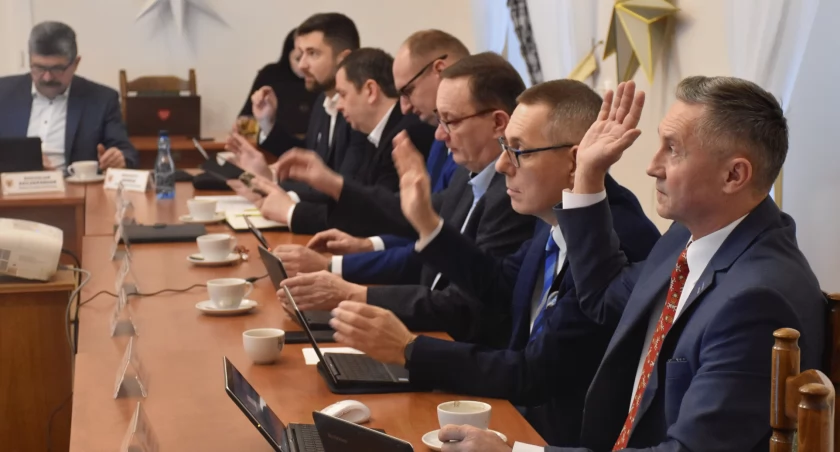 Ponad 105 mln zł  dochodów i ponad 134 mln zł wydatków - budżet Powiatu Kaliskiego na 2024 rok uchwalony