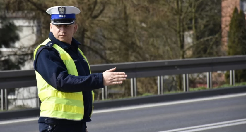 17-latek bez uprawnień wsiadł za kierownicę. Nie tylko on poniesie konsekwencje